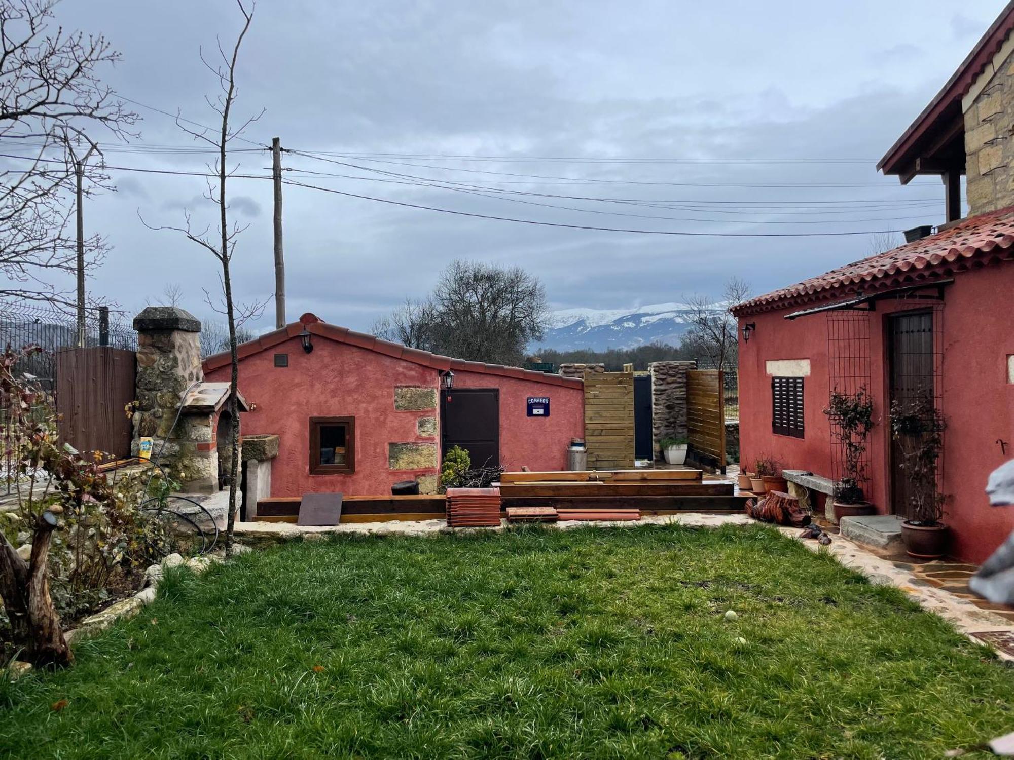 La Casa Del Cantero Pinilla del Valle Exterior photo